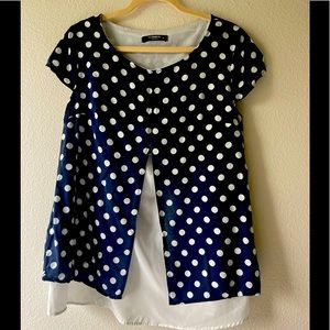 Cute maternity polka top in navy and white.size M